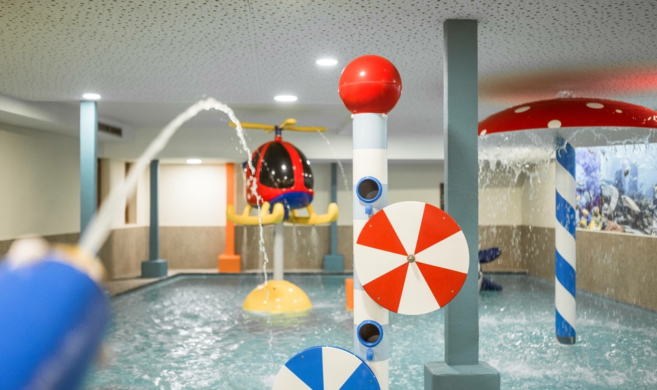 Hotel per famiglie Alto Adige ► wellness con bambini